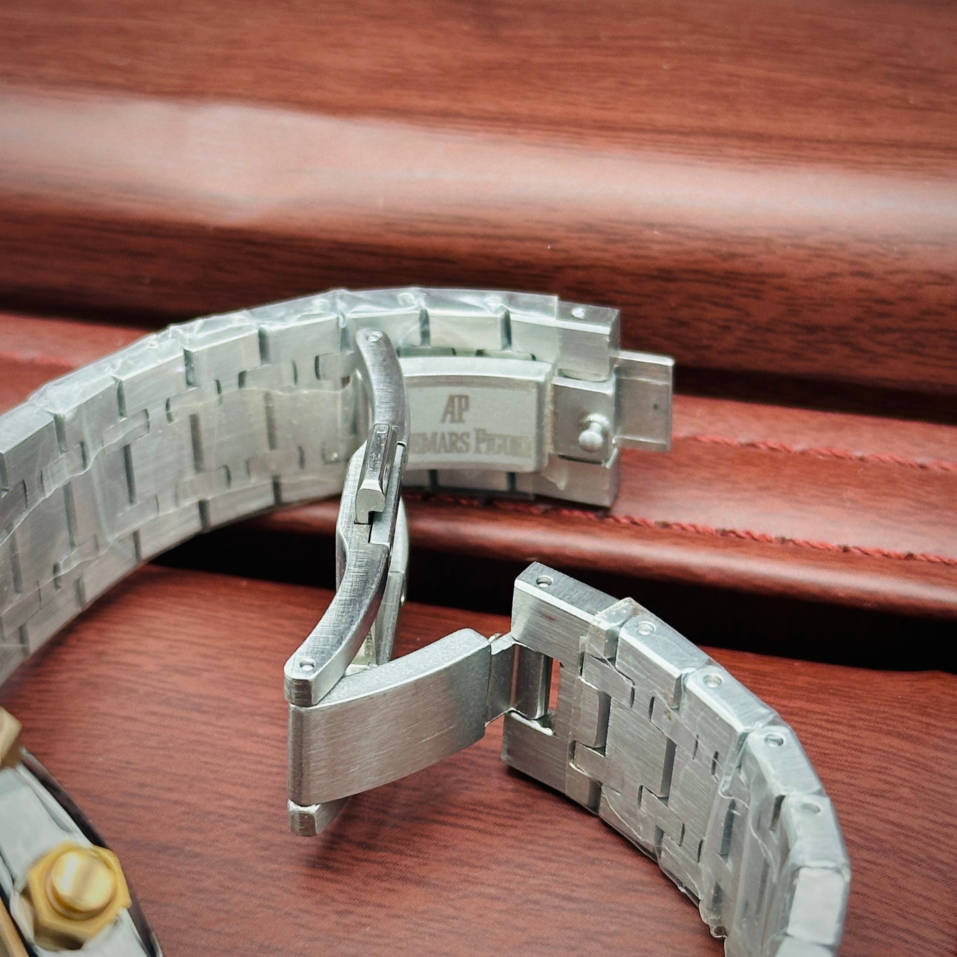 Gold & Silver wristwatch with premium box