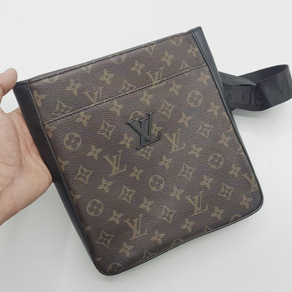 Luxury Unisex Shoulder Bag 8010 Brown